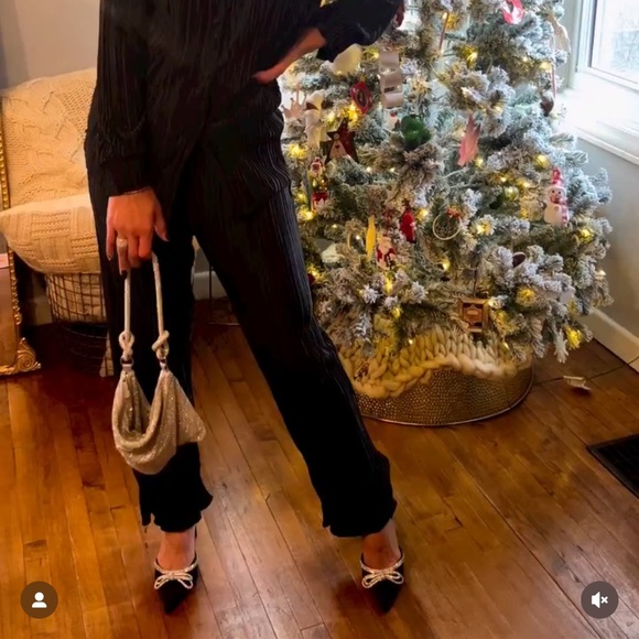 Boutique Plisse Set - Picture 11 of 11